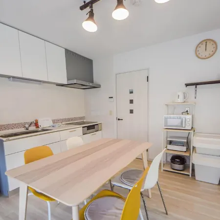 GLOCE Guest House Nagisa  5 mins from the station Отели рядом с достопримечательностью «Пляж Дзуси»