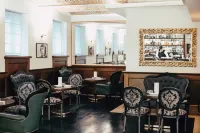 Hotel le Premier - 5-Star