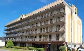 Studio 9 Inn & Suites - Housity