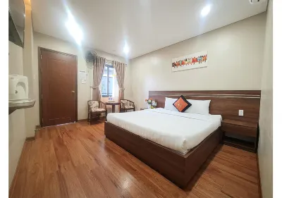 Quan Quan Hotel Hôtels à : Hòa Vang