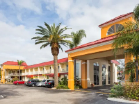 Days Inn & Suites by Wyndham Port Richey Hotels in Pasco County