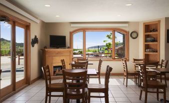 Super 8 by Wyndham Sturgis