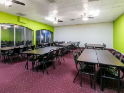 斯託克頓堡温德姆速8酒店 斯托克頓堡酒店