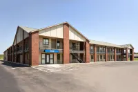 Travelodge by Wyndham Wellington KS - parking