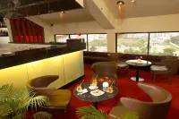 Radisson Blu Dhaka Water Garden - bar