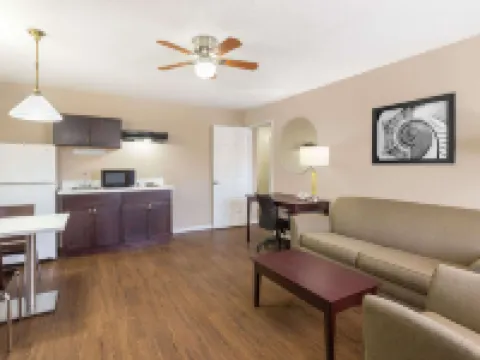 Super 8 by Wyndham Ellenton Bradenton Area Hotéis em Manatee County