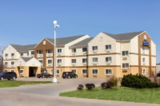 Baymont by Wyndham Salina Hotels in Salina