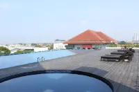 Harris Hotel & Conventions Solo - piscina