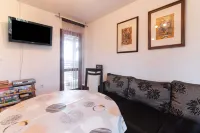 Seafront Spacious Apartment Spazzio - 3 estrellas