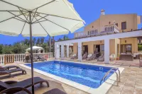 Fabulous Villa in Coral Bay Near Beach, Amenities - 3-Star