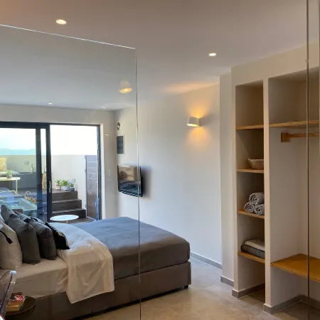 Luxury Suite with a Queen's Double Bed ,Stunning Sea Vews and Private Jacuzzi