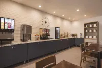 Country Inn & Suites by Radisson, Green Bay North - breakfast