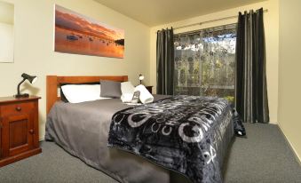 Tombstone Motel, Lodge & Backpackers