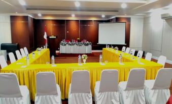 1. Hotel De..