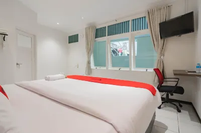 RedDoorz Plus @ Pakuan Residence Tajur Hotel di Bogor Selatan