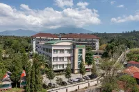 The Green Peak, ARTOTEL Curated Hotel dekat Desa Cahaya Sirnajaya