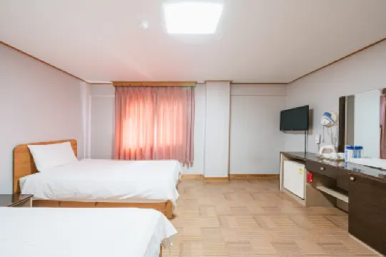 Hotel G Hotels near Yongduam Rock