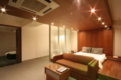 상봉 메이 타워볼링센터 주변 호텔