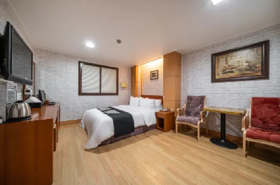 Uijeongbu E Joy Hotels near Island Castle Water Park