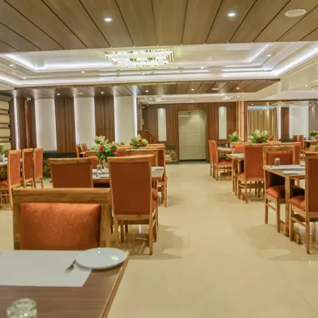 Hotel Hira Inn-10Mins from Railway Station & Bus Station