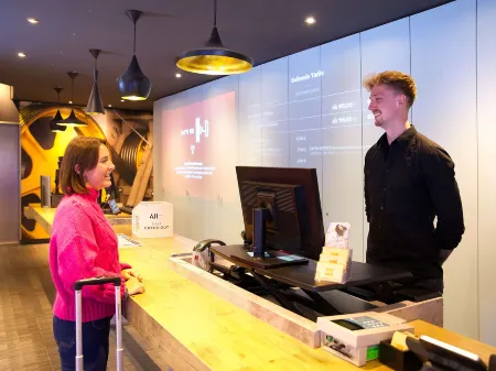 Ibis Berlin City Potsdamer Platz Отели рядом с достопримечательностью «КПП Чарли»