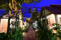 Phi Phi Twin Palms Bungalow Hotels in Loh Dalum Bay