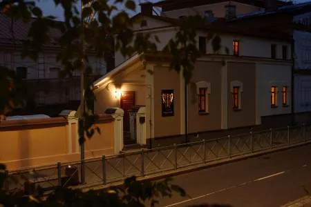 Usadyba Zhuravlevykh Mini-Hotel Отели рядом с достопримечательностью «Церковь Успенья Богородицы с Пароменья»