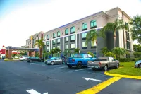 La Quinta Inn & Suites by Wyndham Clearwater South - parking