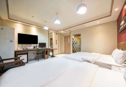 주차장 및 외관