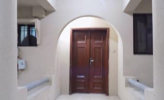 Posh Apartments and Hotel