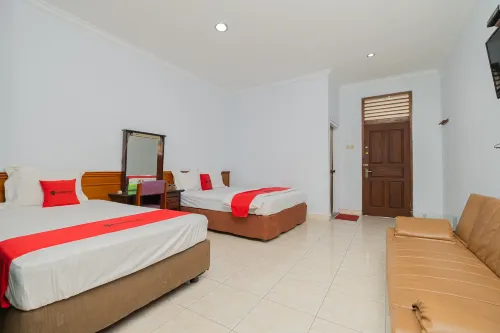RedDoorz Near Bojonegoro Train Station - 2 étoiles