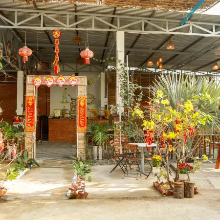 Kiwi's Homestay & Cafe Отели рядом с достопримечательностью «Красные песчаные дюны»
