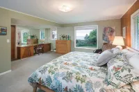 The Purcell House by Avantstay Surrounded in Lush Greenery w/ Large Yard & Ocean Views