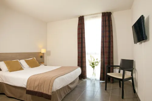 Apparthotel Séjours & Affaires Manosque Hotels in Niozelles