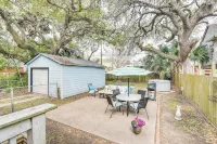 1/2 Mi to Beach! Pet-Friendly Dtwn Galveston Home
