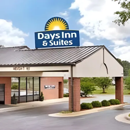 Days Inn & Suites by Wyndham Rocky Mount Golden East
