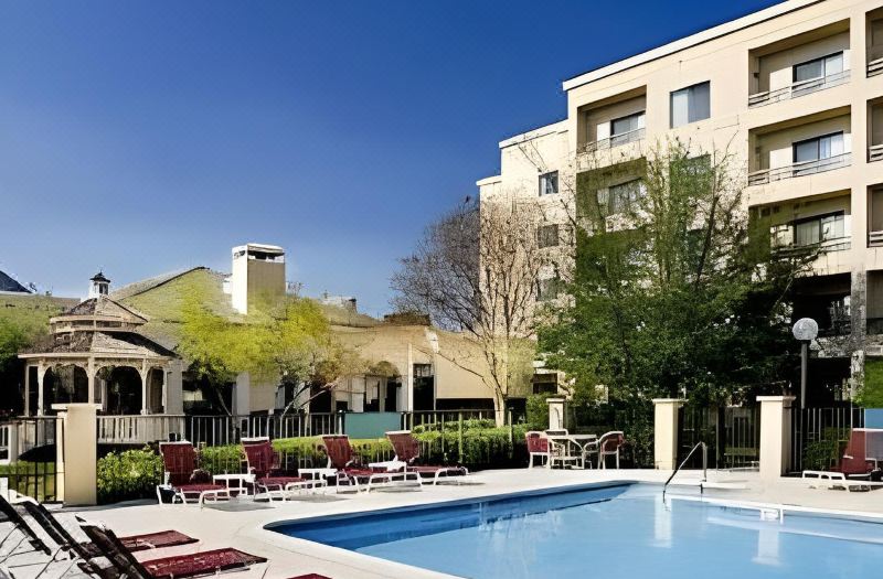 Courtyard Dallas Medical/Market Center photo 2