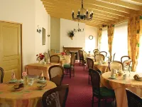 Logis Hotel Calisola Besançon - Soirée Etape Hotels in Chalezeule