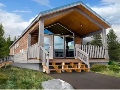 Explorer Cabins at Yellowstone Hotels in der Nähe von Grizzly & Wolf Discovery Center