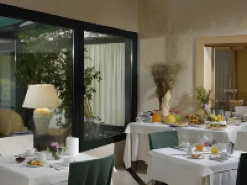 艾米利亞皮酒店