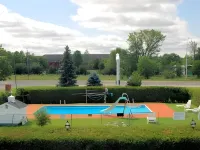 Colonial House Motor Inn Hotels in Lanark County