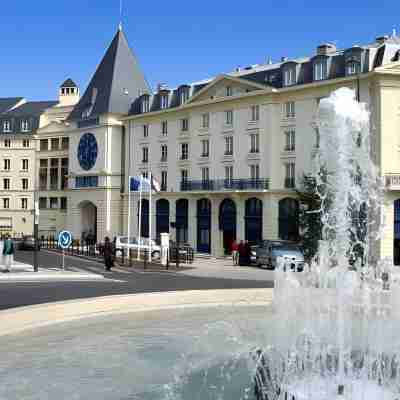 Le Grand Hôtel du Plessis-Robinson Hotel Exterior