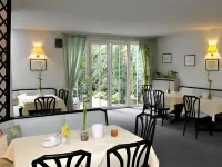 Garden Hotel Nürnberg Inh. Marika Liptak Hotels in der Nähe von Brunnen Ehekarussell