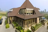 Van der Valk Cuijk - Nijmegen Hotel dekat Korenmolen Jan van Cuijk
