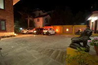 Royal Astoria Hotel - parking