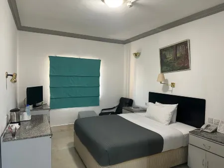 Grand Astoria Hotel