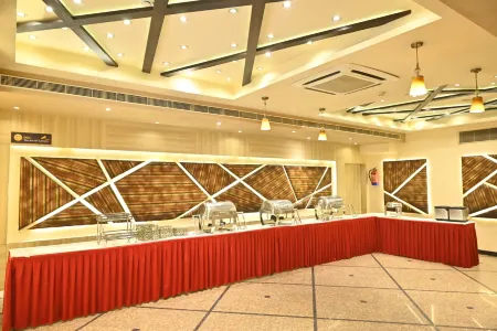 Hotel Royal Cottage Отели рядом с достопримечательностью «Moti Jheel»