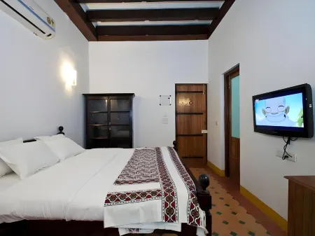 Hospedaria Abrigo de Botelho Отели рядом с достопримечательностью «Кала Академи»