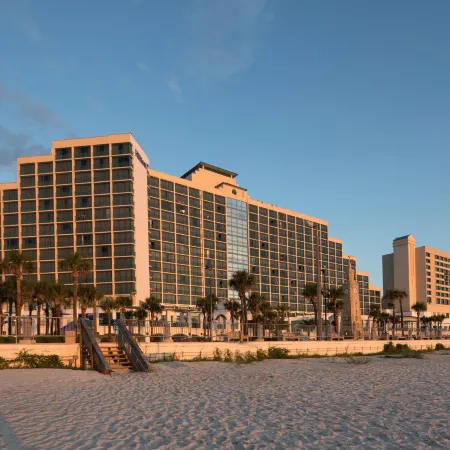 Hilton Daytona Beach Oceanfront Resort Отели рядом с достопримечательностью «Loggerhead Marina»