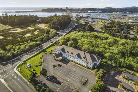 La Quinta Inn & Suites by Wyndham Newport